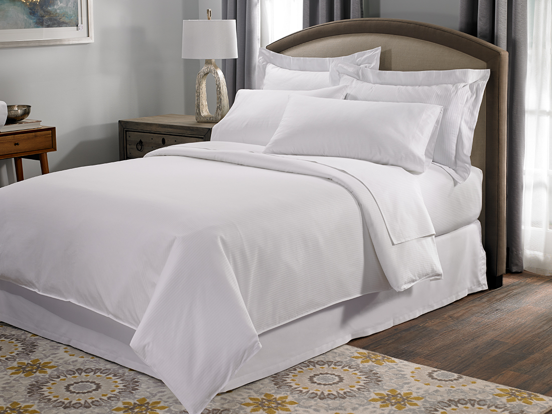 https://www.hiltontohome.com/images/products/xlrg/hilton-cotton-stripe-bed-bedding-set-HIL-203-SD-S_1_xlrg.jpg